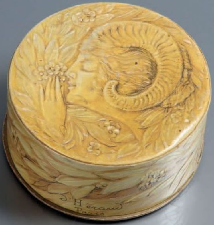 Rene Lalique D'Heraud Wood Nymph Box