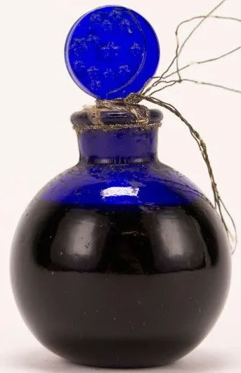 Close Copy Of Dans La Nuit-5 Original Made For Worth Marked Only BOTTLE MADE IN FRANCE To The Underside Close Copy Of Dans La Nuit-5 Original Made For Worth Marked Only BOTTLE MADE IN FRANCE To The Underside