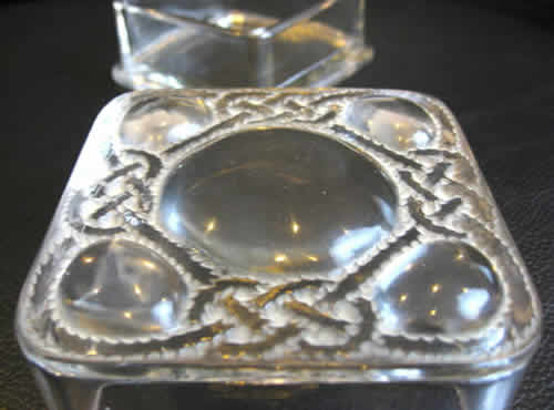 R. Lalique 5 Fleurs Powder Box