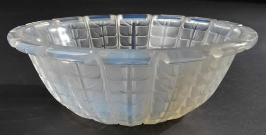 R. Lalique Acacia Bowl