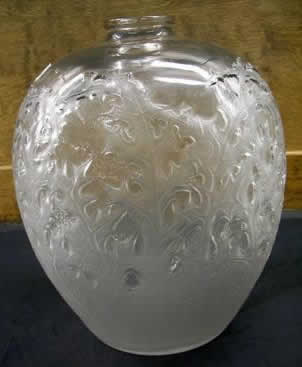R. Lalique Acanthes Vase