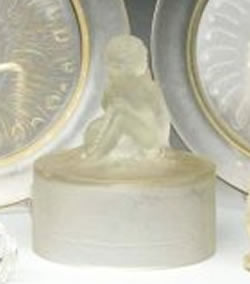R. Lalique Amour Assis Box