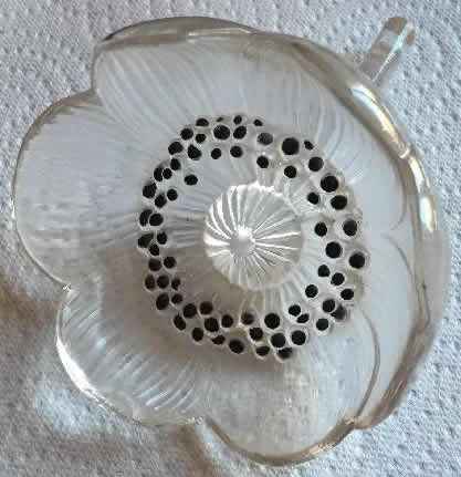 R. Lalique Anemone Fermee Decoraton