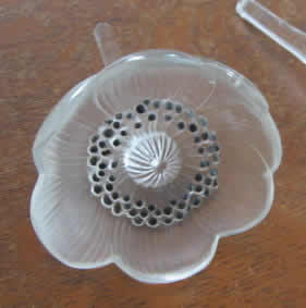 R. Lalique Anemone Fermee Decoration