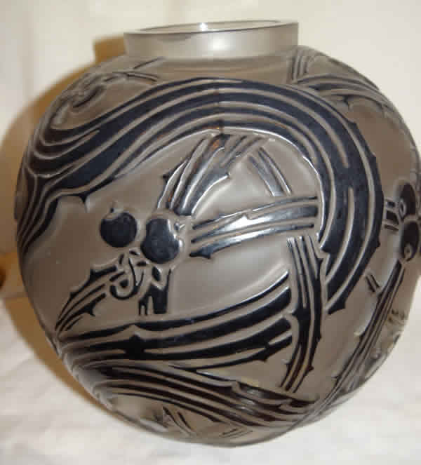 R. Lalique Baies Vase