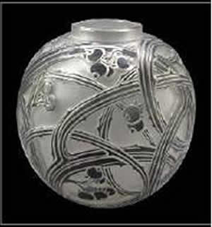 R. Lalique Baies Vase