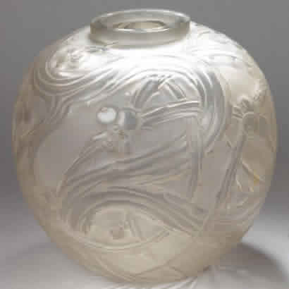 R. Lalique Baies Vase