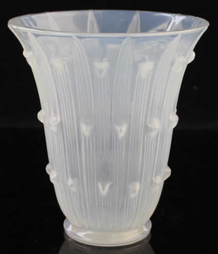 R. Lalique Bellis Vase