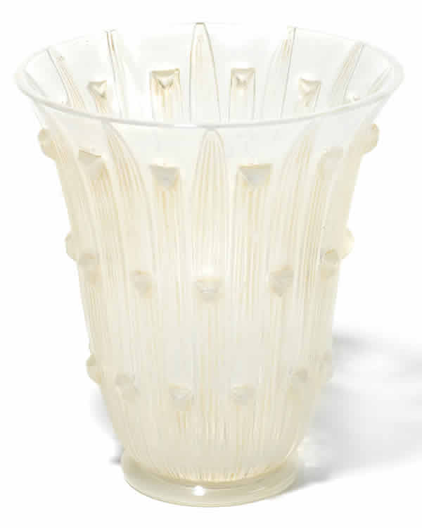 R. Lalique Bellis Vase