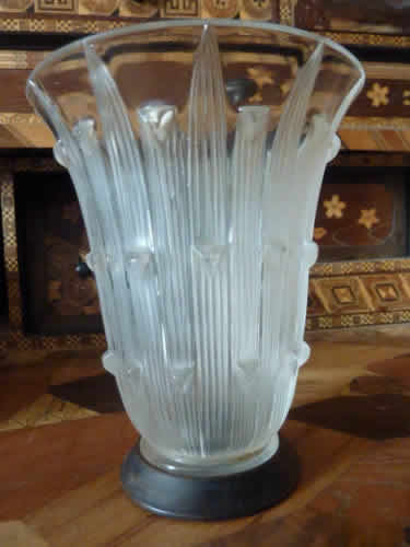 R. Lalique Bellis Vase