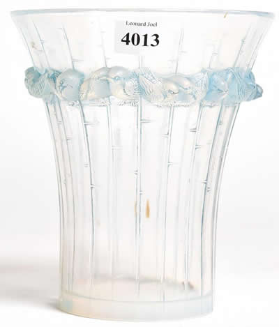 R. Lalique Boulouris Vase