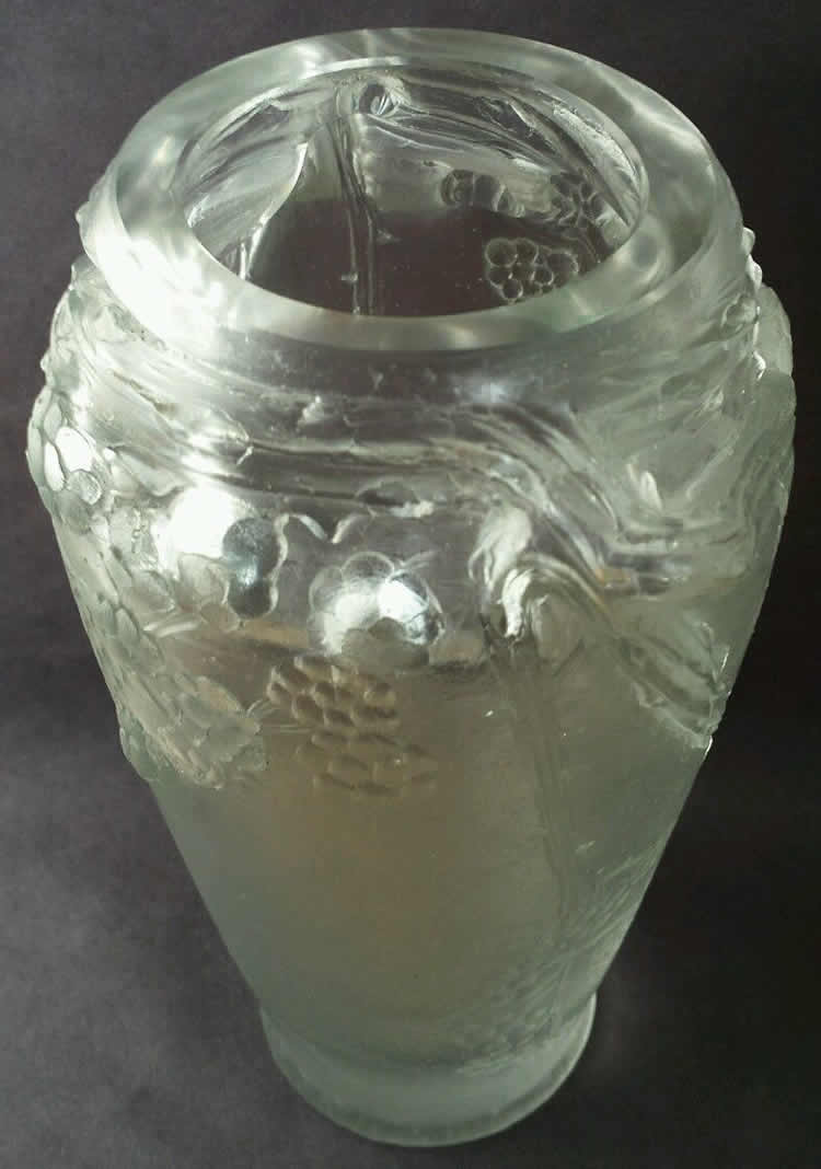 R. Lalique Branches De Mures Formant Deux Anses Cire Perdue Vase