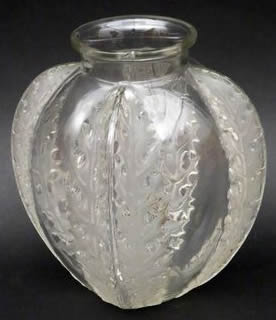 R. Lalique Chardons Vase