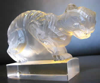 R. Lalique Chat Paperweight