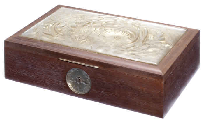 R. Lalique Chrysanthemum Box