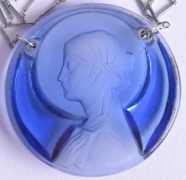 R. Lalique Clos Sainte-Odile Pendant