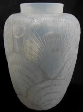 R. Lalique Coquilles Vase