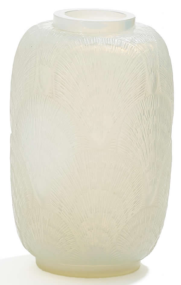 R. Lalique Coquilles Vase