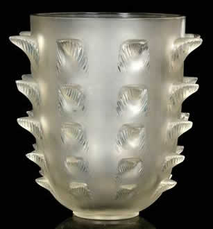 R. Lalique Corinthe Vase