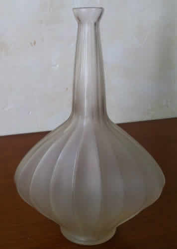 R. Lalique Cotes Plates Decanter