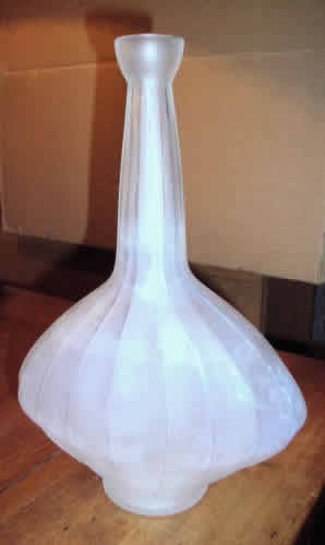 R. Lalique Cotes Plates Decanter