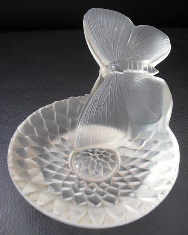 R. Lalique Dahlia Et Papillon Cendrier