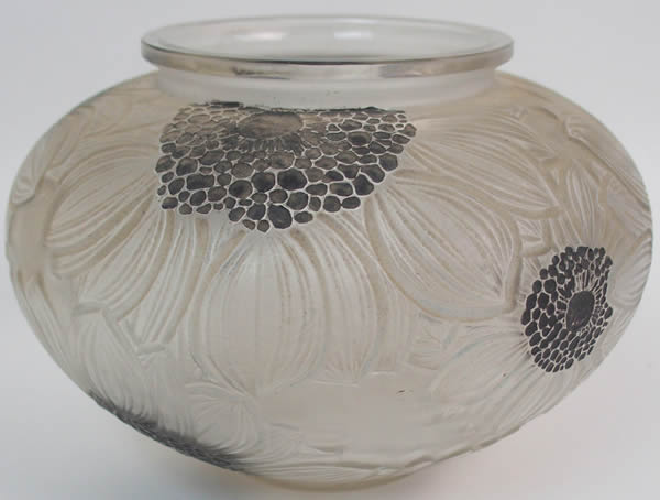 R. Lalique Dahlias Vase