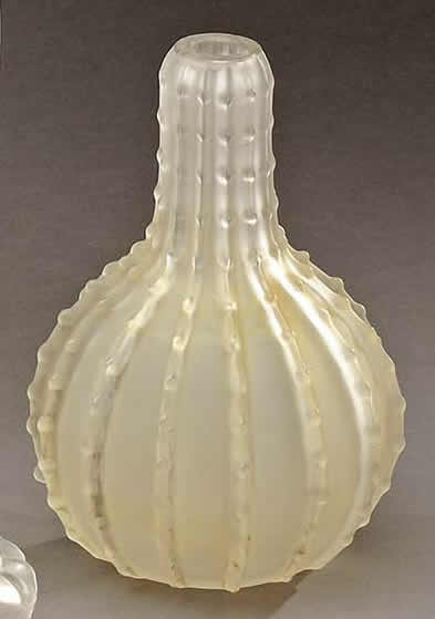 R. Lalique Dentele Vase