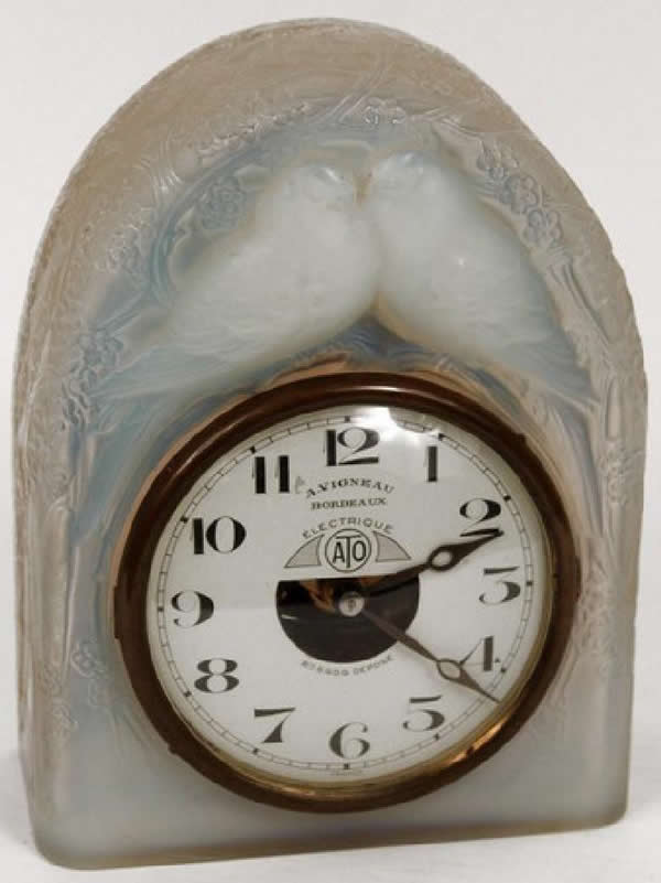 R. Lalique Deux Colombes Clock