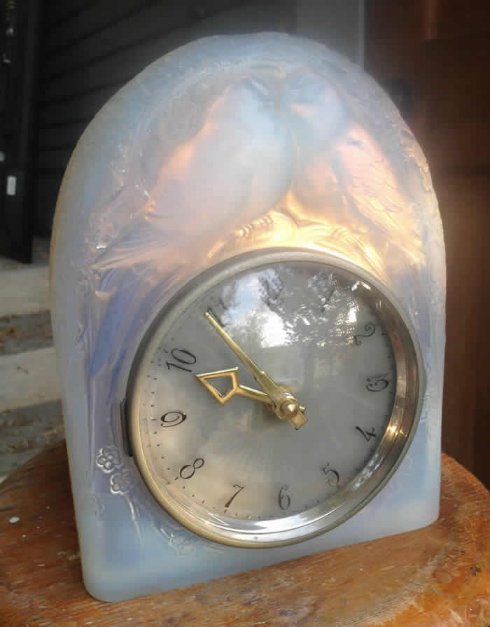R. Lalique Deux Colombes Clock