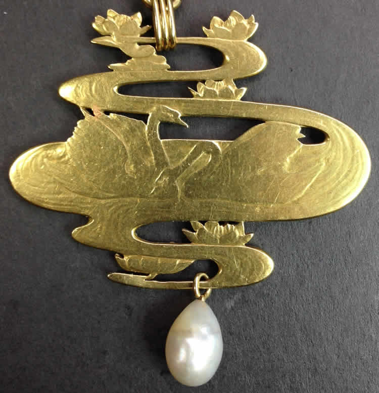 R. Lalique Deux Cygnes Bleus Pendant