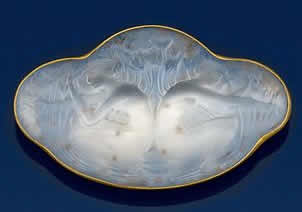 R. Lalique Deux Figurines Dos A Dos Brooch