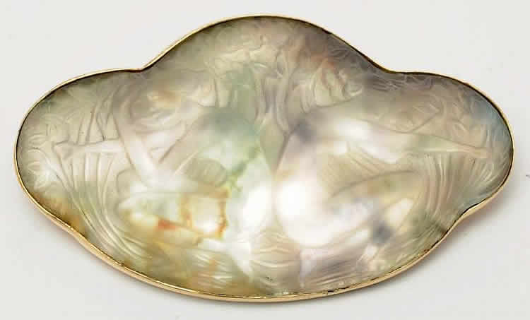 R. Lalique Deux Figurines Dos A Dos Brooch