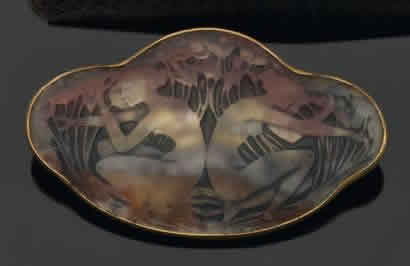 R. Lalique Deux Figurines Dos A Dos Brooch
