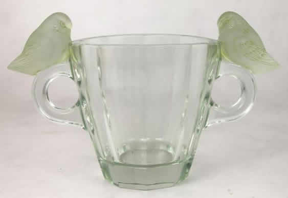 R. Lalique Deux Pigeons Vase