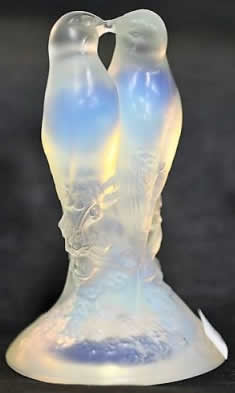 R. Lalique Deux Tourterelles Paperweight