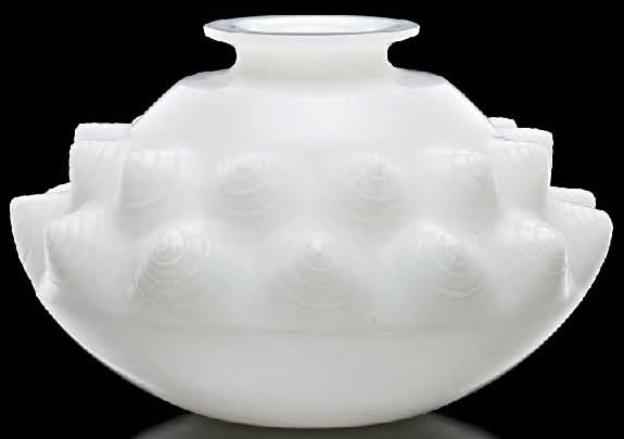 R. Lalique Dordogne Vase