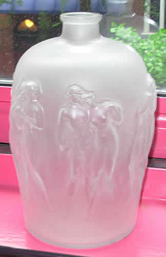 R. Lalique Douze Figurines Avec Bouchon Figurine Vase