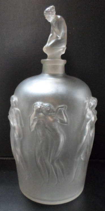 R. Lalique Douze Figurines Avec Bouchon Figurine Vase