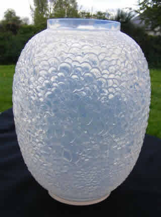 R. Lalique Ecailles Vase