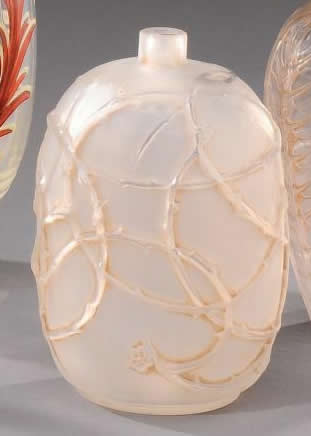 R. Lalique Eglantines Vase