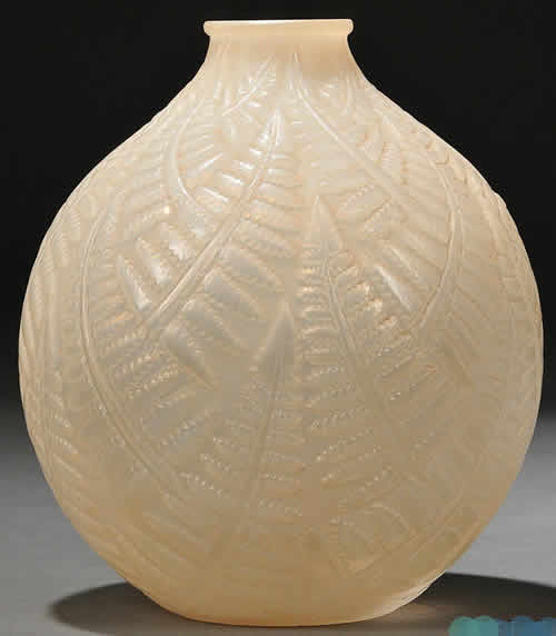 R. Lalique Espalion Vase
