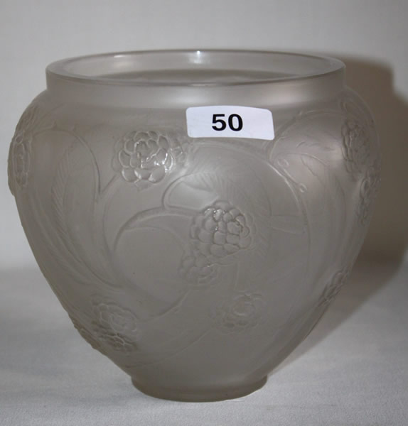 R. Lalique Nefliers Vase