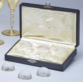 R. Lalique Feuilles Menu Holder