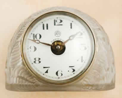 R. Lalique Feuilles Clock