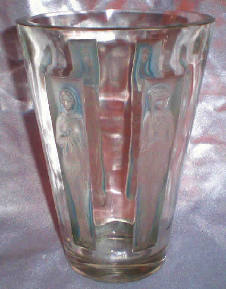 R. Lalique Gobelet Six Figurines Vase