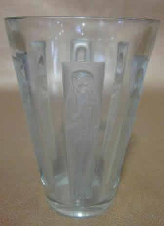R. Lalique Gobelet Six Figurines Vase