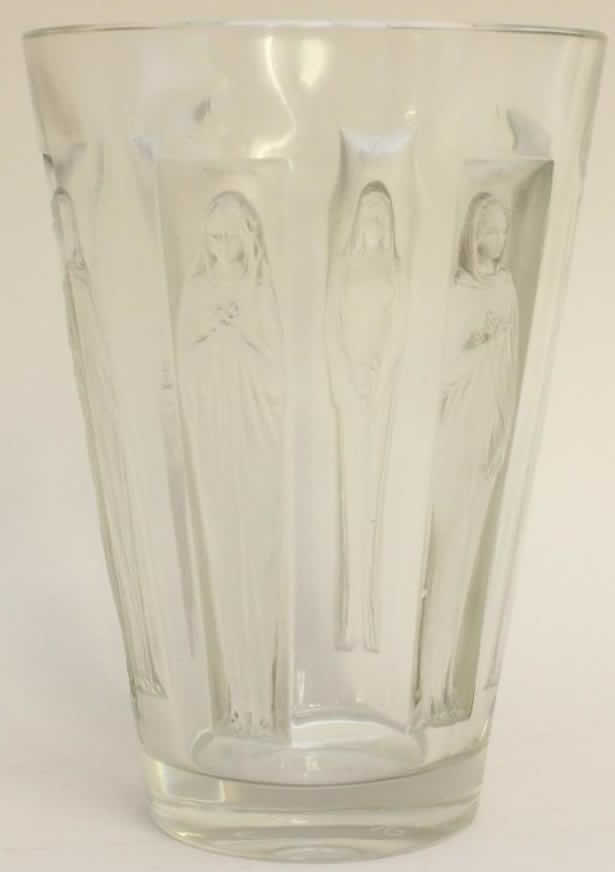R. Lalique Gobelet Six Figurines Vase