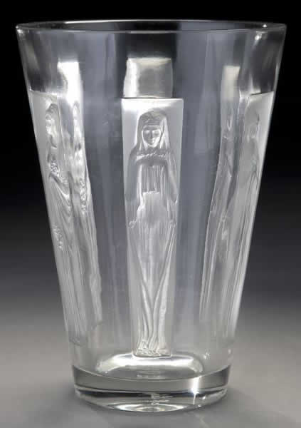 R. Lalique Gobelet Six Figurines Vase