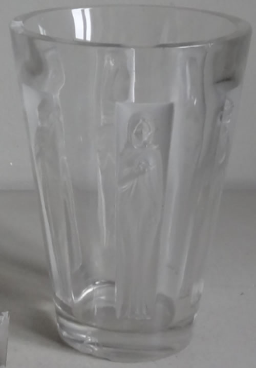 R. Lalique Gobelet Six Figurines Vase
